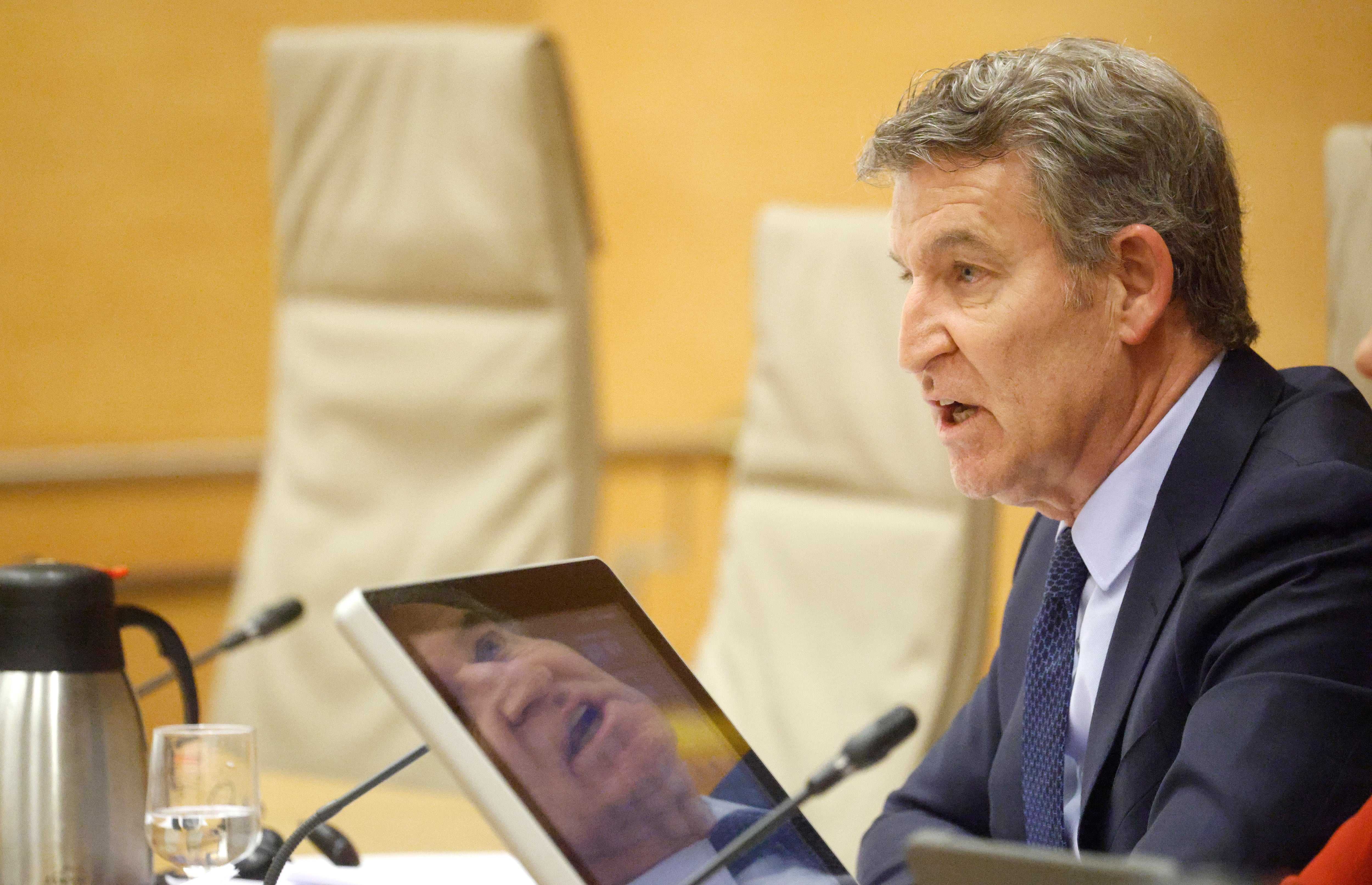 El líder del PP, Alberto Núñez Feijóo, en la comisión de la dana en el Congreso de los Diputados, el lunes.