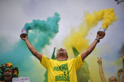 Un seguidor de Jair Bolsonaro durante la jornada electoral.