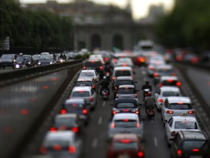 A traffic jam on Madrid's Alcalá street: authorities hope the plan will help unblock the city center's roads.