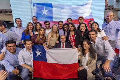 Integrantes del Partido Republicano con José Antonio Kast, el 17 de diciembre en Santiago.