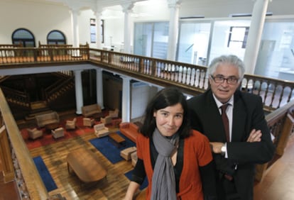 Mónica Rodríguez y José Luis Curbelo, en La Comercial de la Universidad de Deusto.