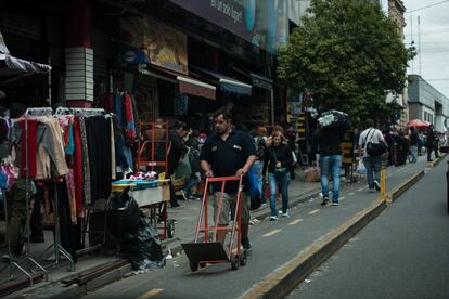 Una calle del Once, Buenos Aires.