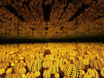 'Infinity Mirrored Room. All the Eternal Love I Have for the Pumpkins' (2016), de Yayoi Kusama. 