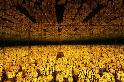 'Infinity Mirrored Room. All the Eternal Love I Have for the Pumpkins' (2016), de Yayoi Kusama.