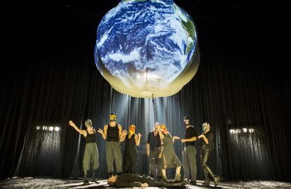 Un momento del montaje de Ant&iacute;gona, en el teatro de La Abad&iacute;a.