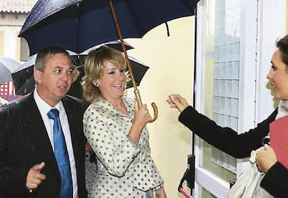 Jesús Manuel Ampuero, junto a Esperanza Aguirre en 2008.