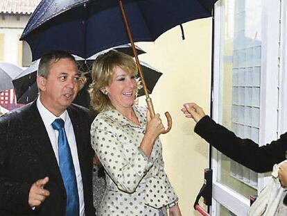 Jesús Manuel Ampuero, junto a Esperanza Aguirre en 2008.