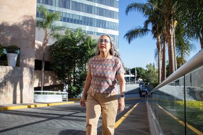 Cristina Rivera Garza de camino a la feria. 