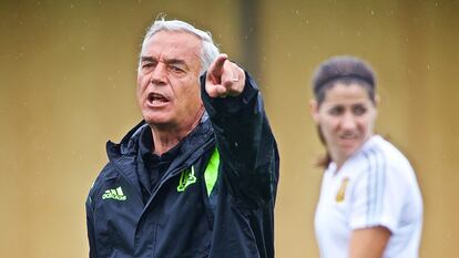 Ignacio Quereda, durante un entrenamiento en la Copa Mundial Femenina de 2015 en Montreal (Canadá).