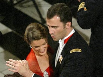 Un momento del baile de don Felipe y Letizia.