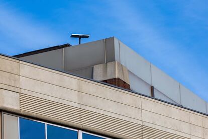 Uso en un edificio de la nueva antena Amazon Leo Ultra
