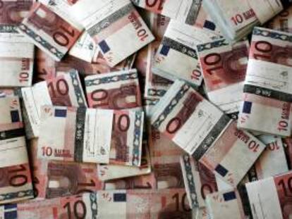 Fajos de billetes de 10 euros. EFE/Archivo