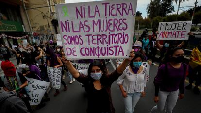 Una de las imágenes de la manifestación en Quito (Ecuador). Varios colectivos marcharon en favor de los derechos de las mujeres.