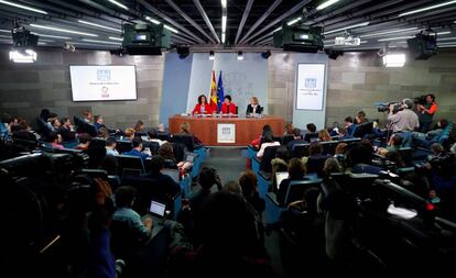 Rueda de prensa de presentación de los presupuestos con las ministras Montero (Hacienda), Celaá (Educación y portavoz) y Calviño (Economía).