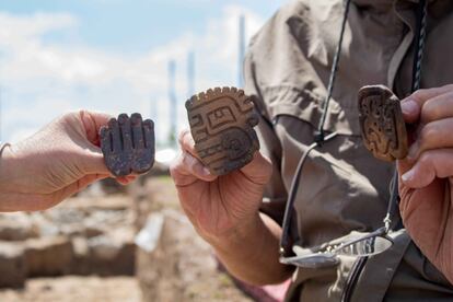 Algunas de las piezas encontradas en la excavación.