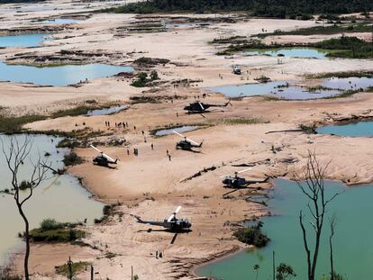 Vista aérea general de "La Pampa", el mayor campamento de minería ilegal ubicado en la región sur amazónica, en Perú, en 2019.