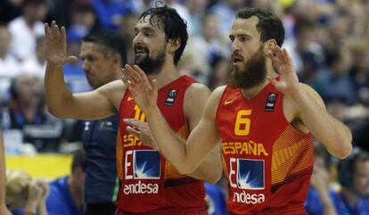 Llull y Rodríguez celebran la victoria ante Alemania.