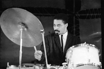 Jimmy Cobb en una actuación en los años cincuenta.