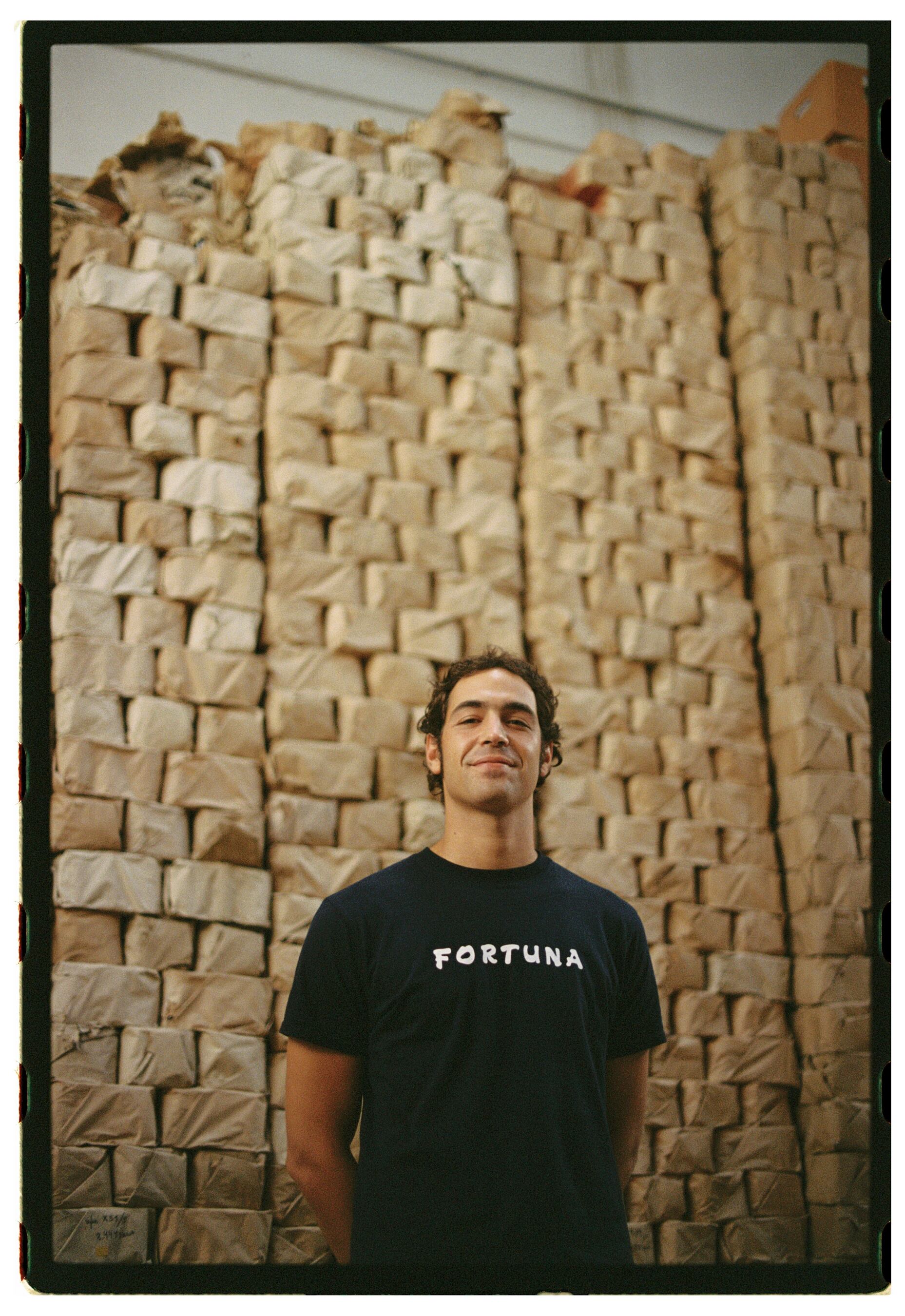 Un magazzino di Murcia custodisce la memoria di stoviglie e cristalli del XX secolo