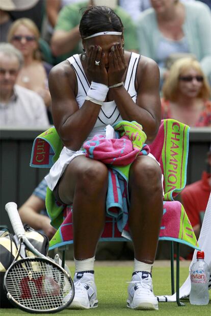 Serena Williams llora tras su victoria sobre Rezai.victoria