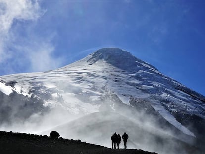 Trekking por la ladera del volcán Osorno.