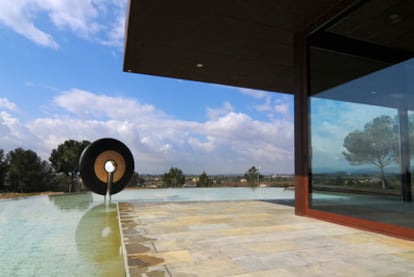 Bodega Waltraud en el complejo de Bodegas Torres en Villafranca del Penedés.