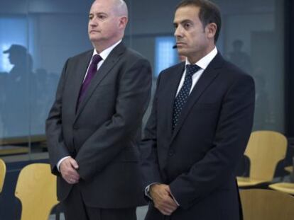 Los policías Enrique Pamiés y José María Ballesteros, en el juicio del caso Faisán.