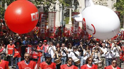 Manifestación en Valencia, que ha salido de la Plaza San Agustín. La marcha se ha abierto con una sonora traca y suelta de globos.