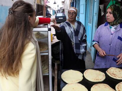 Un puesto de venta de pan en la medina de Rabat.