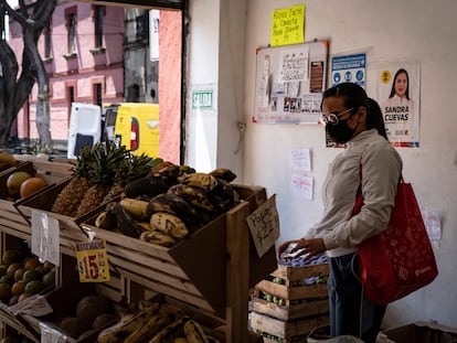 Un comercio de frutas en el centro histórico de Ciudad de México.