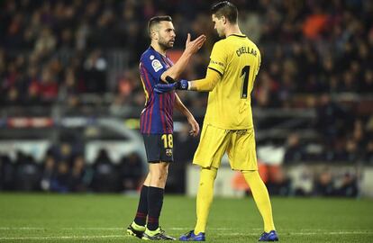 Jordi Alba discute con Cuéllar.