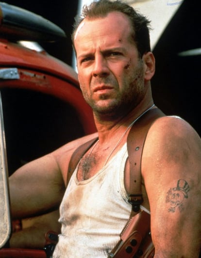 La jungla de cristal (John McTiernan, 1988)

	Pasarán los años y llegarán nuevas apuestas, pero John McClane (Bruce Willis) es y será nuestro héroe navideño favorito.