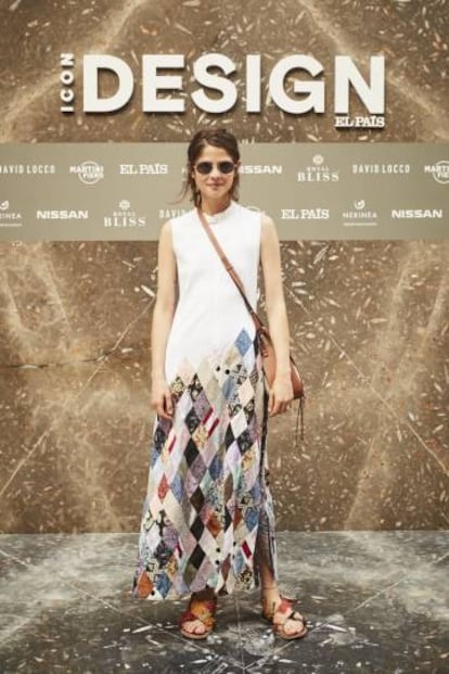 La modelo y actriz Alba Galocha, posa en el 'photocall' de mármol jurásico de Nerinea. |