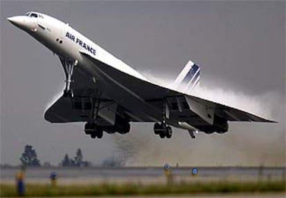 Un Concorde de Air France despega de París en una imagen de noviembre de 2001.