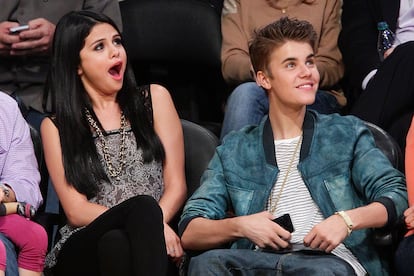 Justin Bieber a Selena Gomez

¿Crees que llevándola al cine o invitándola a un restaurante coqueto vas a impresionar a tu primera cita? Mejor aprende de Justin Bieber, que alquiló todo el estadio de Los Ángeles Lakers (el angelino Staples Center) para su cena con Selena Gomez. Quién sabe si se atreverá a superar la hazaña con Hailey Baldwin alquilando, por ejemplo, el Bernabéu.