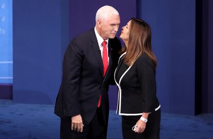 El vicepresidente de Estados Unidos Mike Pence y su esposa Karen, tras el debate elecotral en Utah, el pasado 7 de octubre.