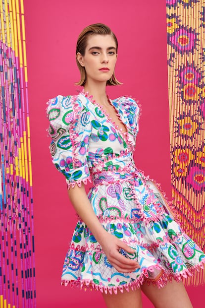 Uno de los diseños de la colaboración Celia B x Zandra Rhodes.