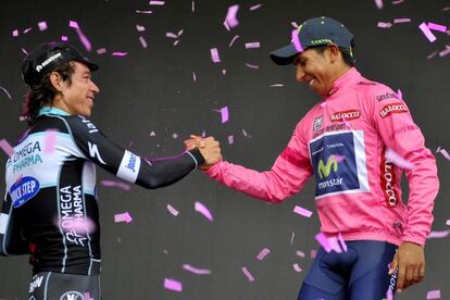 Quintana, a la derecha, felicitado por Urán.