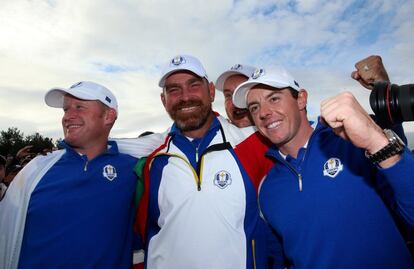 Jamie Donaldson, Thomas Bjorn, Henrik Stenson y Rory McIlroy celebran el triunfo europeo en la Copa Ryder.