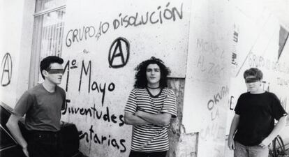 Three members of a youth movement protesting against the actions of Unit 10 at the end of the 1980s in Seville.