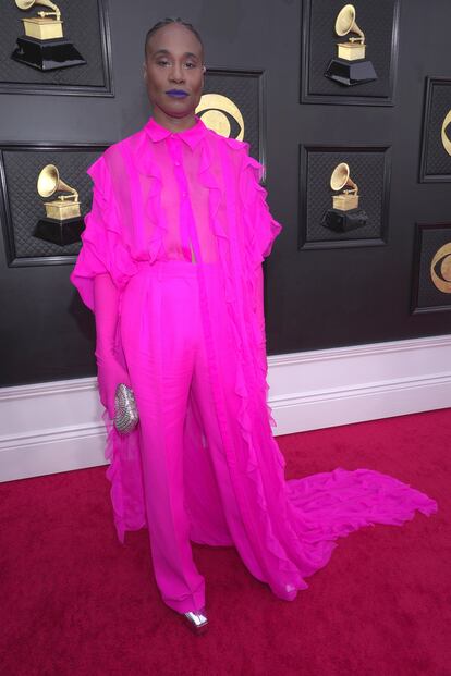 Billy Porter con un traje de dos piezas y cola de Valentino.