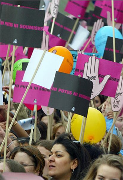 Manifestación en la capital francesa contra la violencia sexista y la discriminación de los guetos.