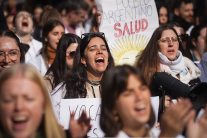 Los profesionales del Hospital Garrahan marcharon para exigir un aumento salarial.