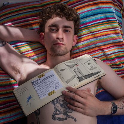 Dante Mogni, un estudiante de 23 años, tuvo que ser hospitalizado con hepatitis mientras lidiaba con el dengue. En su diario personal escribió: "Quisiera vacunarme, pero desafortunadamente, está fuera de mis posibilidades económicas".