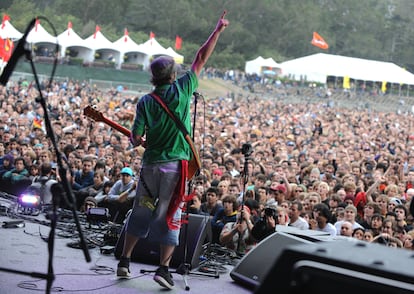 Manu Chao en un concierto en agosto de 2008 en San Francisco, California.

