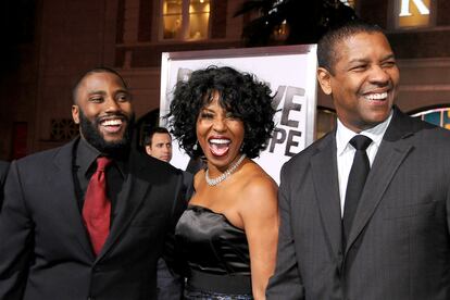 John David Washington, Pauletta Washington y Denzel Washington.