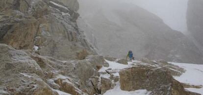 Una imagen de la zona en la que Iñurrategi, Vallejo y Zabalza han instalado el equipo para abrir la vía por la cara sur del Paiju Peak.