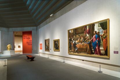 Vista de la exposición sobre Juan de Pareja en el Met; en primer término, su cuadro 'La vocación de San Mateo'. Fotografía cortesía del MET. 