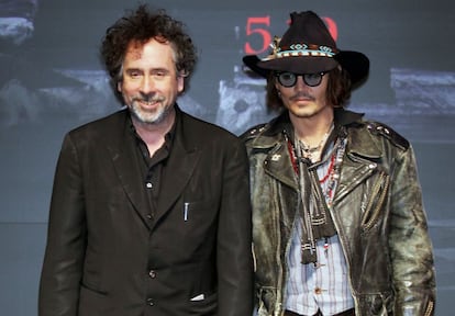 La colaboración de Johnny Depp con el director Tim Burton ha sido fructífera y exitosa. Ambos han trabajado juntos en nueve películas: 'Eduardo Manostijeras' (1990), 'Ed Wood' (1994), 'Sleepy Hollow' (1999), 'Charlie y la fábrica de chocolate' (2005), 'La novia cadáver' (2005), 'Sweeney Todd' (2007), 'Alicia en el país de las maravillas' (2010), 'Sombras tenebrosas' (2012) y la recientemente estrenada 'Alicia a través del espejo'.