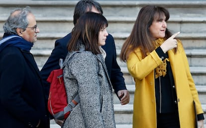 La presidenta suspendida del Parlament, Laura Borràs, junto al expresidente de la Generalitat Quim Torra(i), entre otros, a su llegada al Tribunal Superior de Justicia de Cataluña (TSJC) este miércoles.